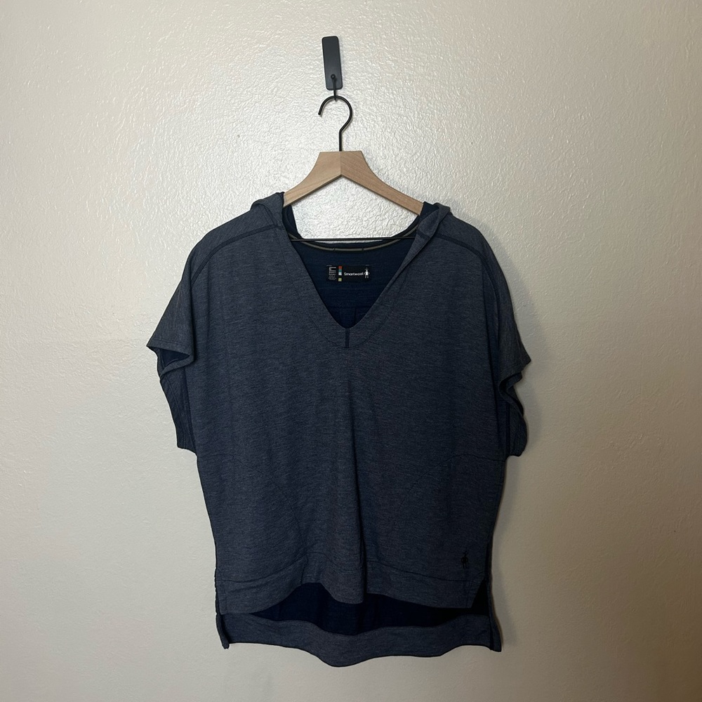 Smartwool women’s blue Heather Gray Short Sleeve Hoodie Pullover